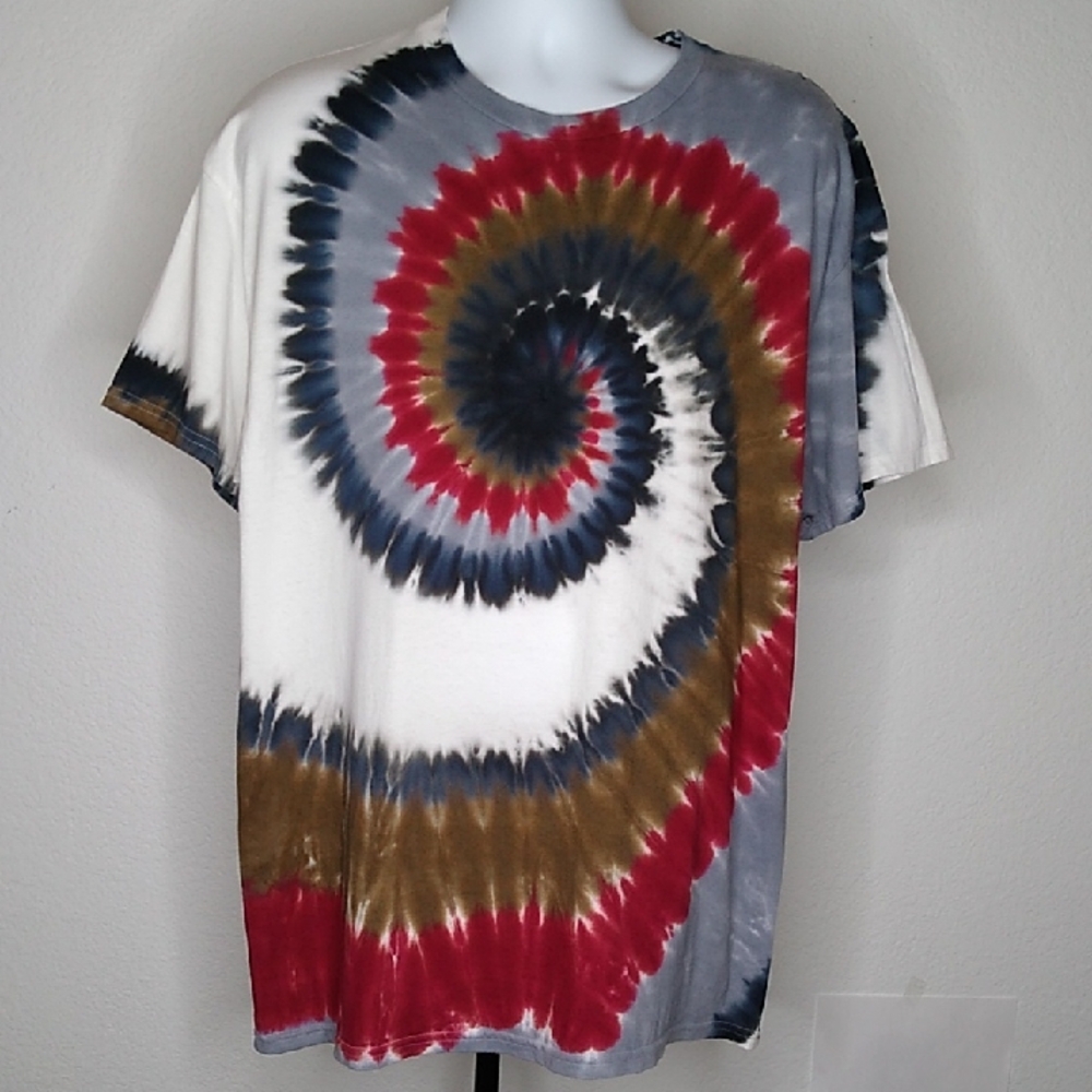 New Tie-Dye Spiral Men's Shirt - Picture 2 of 5